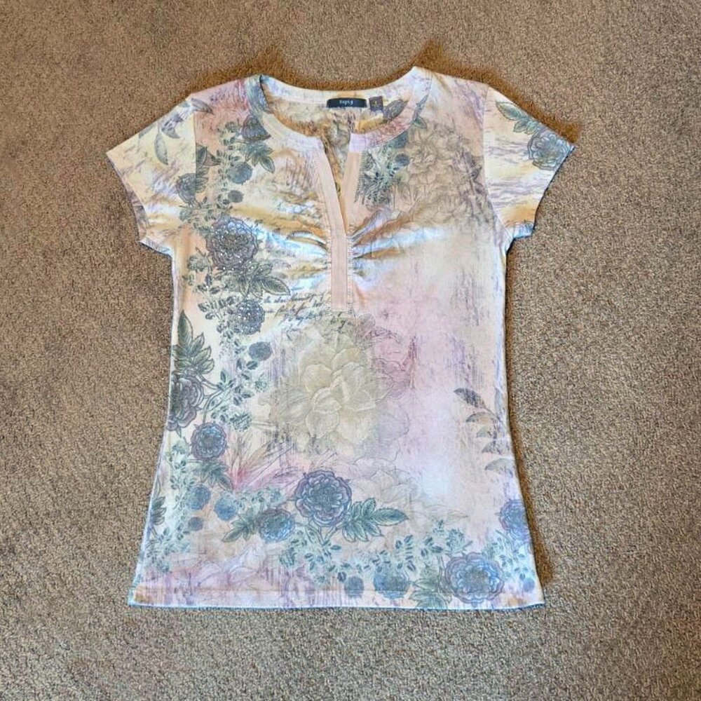 Lady's V-neck top
